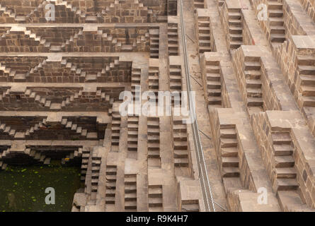 Chand Baori cage situé dans le village d'Abhaneri près de Jaipur en Inde. Banque D'Images