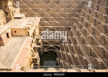 Chand Baori cage situé dans le village d'Abhaneri près de Jaipur en Inde. Banque D'Images