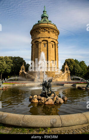 Jeux d'eau, fontaines, au tour de l'eau, Friedrichsplatz, Mannheim, Bade-WŸrttemberg, Allemagne Banque D'Images