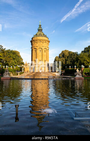 Jeux d'eau, fontaines, au tour de l'eau, Friedrichsplatz, Mannheim, Bade-WŸrttemberg, Allemagne Banque D'Images