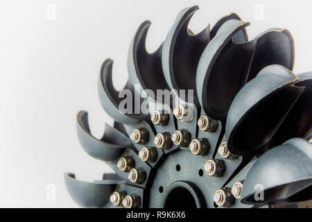 L'eau Pelton turbine pour produire de l'électricité par l'énergie hydraulique Banque D'Images