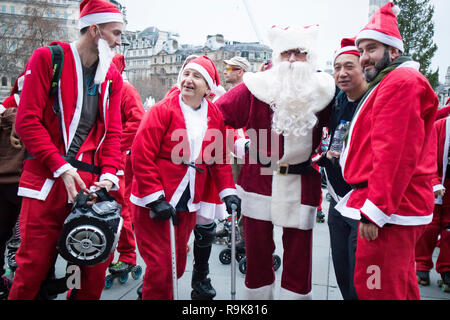 Londres, Angleterre - le 16 décembre 2018 London Friday Night Skate à Londres, Royaume-Uni. SANTA Skate 2018 Banque D'Images