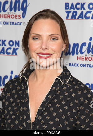 Tapis rouge comme des arrivées vous prendre part dans la charité, spectacle de danse Danse avec anciens combattants militaires britanniques dans l'aide de soldat sur et sur la bonne voie avec : Samantha Womack Où : London, Royaume-Uni Quand : 24 Nov 2018 Credit : Phil Lewis/WENN.com Banque D'Images