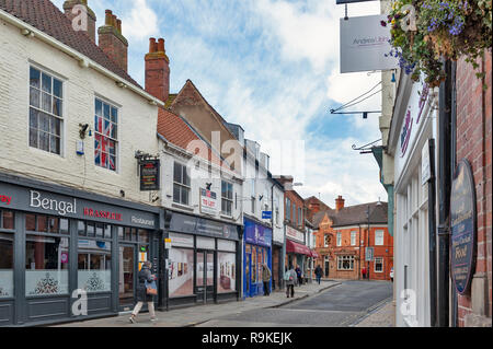 York, Angleterre - Avril 2018 : vieux édifices le long de la rue commerçante Goodramgate dans quartier historique de la ville de York, England, UK Banque D'Images