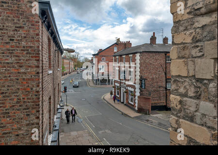 York, Angleterre - Avril 2018 : vieux bâtiments en brique au coin de rue sur Monkgate et St Maurice Road dans le district historique de la ville de York, England, UK Banque D'Images