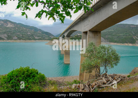 Pont en béton, dans le Nord de la Grèce Banque D'Images