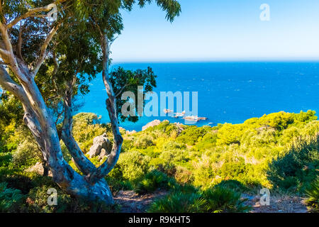 Vue depuis le Cap Spartel, à travers le détroit de Gibraltar avec l'Espagne à distance au Maroc, l'Afrique Banque D'Images