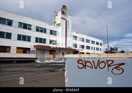 Il y a beaucoup de vieux, des bâtiments abandonnés sur l'île de Mare près de Vallejo, CA où il y avait un chantier naval de la Marine. Banque D'Images