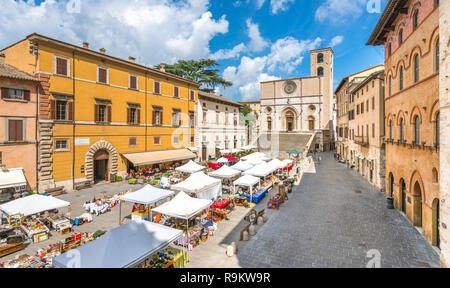 Todi, jolie ville de la Province de Pérouse, Ombrie, Italie centrale. Banque D'Images