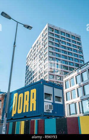 La construction dans l'Ouest de Zurich dans le soleil de Septembre à Zurich, Suisse. Banque D'Images