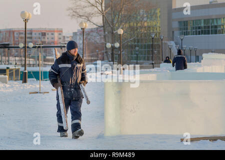 Portrait d'un travailleur engagé à organiser une ville de glace Banque D'Images