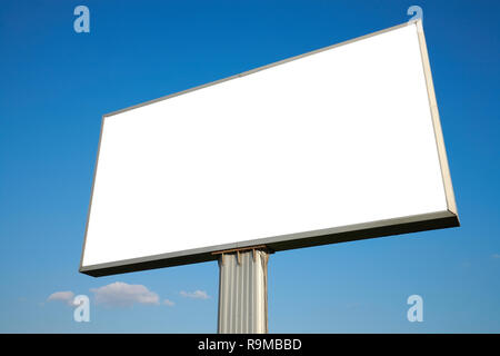 Billboard contre le ciel bleu Banque D'Images