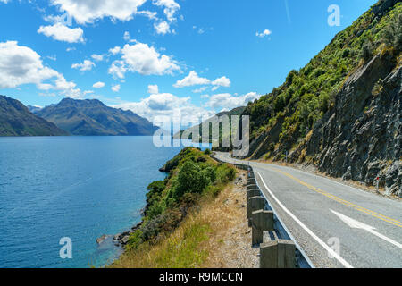 Sur la route de Kingston dans les montagnes, le lac Wakatipu, Otago, Nouvelle-Zélande Banque D'Images