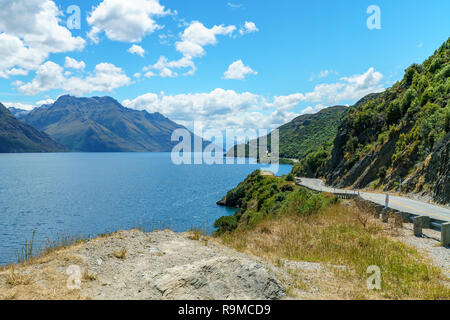 Sur la route de Kingston dans les montagnes, le lac Wakatipu, Otago, Nouvelle-Zélande Banque D'Images