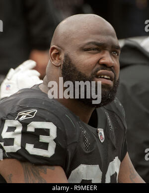 Oakland, Californie, USA. 25 Septembre, 2011. Oakland Raiders attaquer défensive Tommy Kelly (93), le dimanche 25 septembre 2011, à Oakland-Alameda County Coliseum à Oakland, Californie. Les raiders défait les Jets 34-24. Crédit : Al Golub/ZUMA/Alamy Fil Live News Banque D'Images