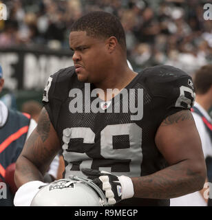 Oakland, Californie, USA. 25 Septembre, 2011. Oakland Raiders attaquer Khalif Barnes (69), le dimanche 25 septembre 2011, à Oakland-Alameda County Coliseum à Oakland, Californie. Les raiders défait les Jets 34-24. Crédit : Al Golub/ZUMA/Alamy Fil Live News Banque D'Images