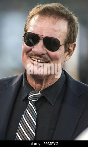 Oakland, Californie, USA. Sep 10, 2012. L'ancien secondeur Raider Ted Hendricks le lundi, 10 septembre 2012, à Oakland en Californie. Défait les chargeurs Communication Canada 24-11 Raiders. Crédit : Al Golub/ZUMA/Alamy Fil Live News Banque D'Images