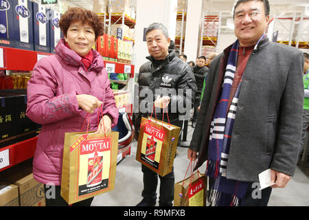 Beijing, Beijing, Chine. Dec 26, 2018. Beijing, Chine, de nombreux citoyens se rendent dans la première boutique de Sam's Club, à Beijing, la Chine de l'ss Province de Jiangsu.Sam's Club est une chaîne américaine de membres-seulement les clubs-entrepôts de détail détenue et exploitée par Walmart Inc., fondée en 1983 et nommée d'après Walmart fondateur Sam Walton. Crédit : SIPA Asie/ZUMA/Alamy Fil Live News Banque D'Images