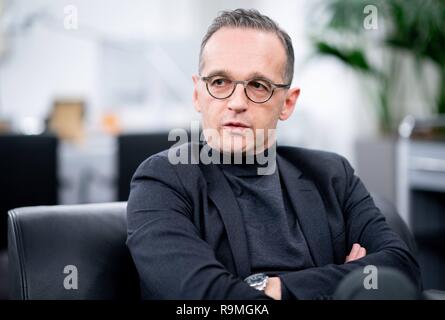 Berlin, Allemagne. Dec 21, 2018. Heiko Maas (SPD), le ministre des Affaires étrangères, parle aux journalistes de l'agence de presse allemande dans un entretien au Ministère fédéral des affaires étrangères. Credit : Kay Nietfeld/dpa/Alamy Live News Banque D'Images