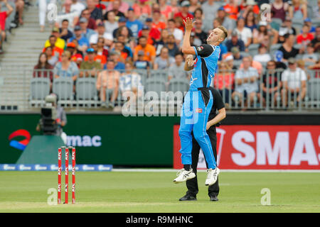 Stade Optus, Perth, Australie. Dec 26, 2018. Big Bash australienne de cricket, Perth Scorchers contre les grévistes d'Adélaïde ; Billy Stanlake de Adelaide grévistes pendant la pétanque Scorchers Crédit manches : Action Plus Sport/Alamy Live News Banque D'Images