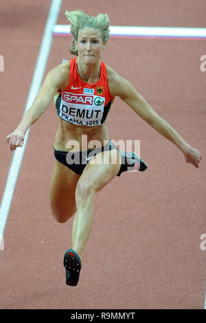 Prague, République tchèque. 7 mars, 2015. L'Europe d'athlétisme en salle 2015 à Prague, en République tchèque, le samedi, 7 mars 2015. Katja Demut d'Allemagne en compétition dans thetriple jump pour les femmes à l'Europe d'athlétisme à l'intérieur des championnats. Credit : Slavek Ruta/ZUMA/Alamy Fil Live News Banque D'Images