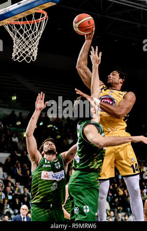 Turin, Italie. Dec 26, 2018. Foto Marco Alpozzi - LaPresse 26 12 2018, Torino, Italia Sport Panier Panier - Satagione 2018 - 2019 - Turin Fiat Vs Sidigas Avellino Nella foto : James Michael McAdoo (FIAT)) ; photo Marco Alpozzi - LaPresse 26 décembre 2018 Turin, Italie Serie A Sport Basket Basket - Saison 2018 - 2019 Turin Fiat Vs Sidigas Avellino dans la pic : James Michael McAdoo (FIAT)) ; Crédit : LaPresse/Alamy Live News Banque D'Images