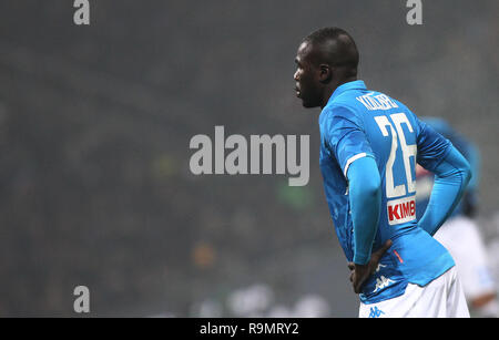Milan, Italie. Dec 26, 2018. Foto Spada/LaPresse 26 décembre 2018 Milano ( Italia ) sport calcio Inter vs Napoli - Campionato di Calcio Serie A TIM 2018/2019 - Stadio San Siro Nella foto : koulibaly Photo Spada/LaPresse 26 décembre , 2018 Milan ( Italie ) sport soccer Inter vs Napoli - championnat de football italien une ligue TIM 2018/2019 - San Siro dans le pic : koulibaly Crédit : LaPresse/Alamy Live News Banque D'Images