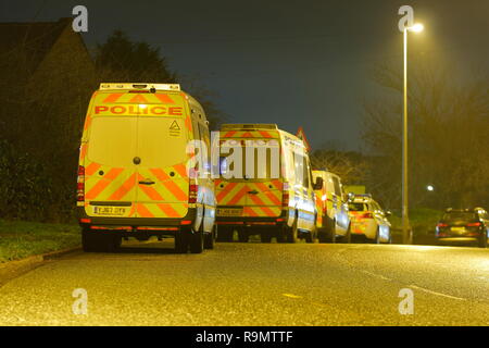 Allerton Bywater, Leeds, Royaume-Uni. Dec 26, 2018. Un service d'urgence à l'extérieur du centre de soins de Highfield, où une personne disparue n'a été signalé. Credit : Yorkshire Pics/Alamy Live News Banque D'Images