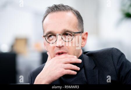 Berlin, Allemagne. Dec 21, 2018. Heiko Maas (SPD), le ministre des Affaires étrangères, parle aux journalistes de l'agence de presse allemande dans un entretien au Ministère fédéral des affaires étrangères. Credit : Kay Nietfeld/dpa/Alamy Live News Banque D'Images