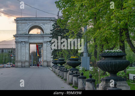 CHISINAU, MOLDOVA - 19 avril 2018 : l'Arc de Triomphe dans Chisinau, République de Moldova. Banque D'Images