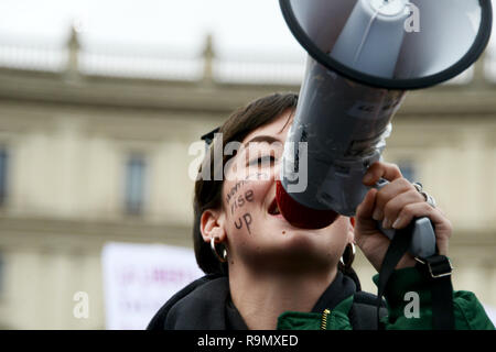 Les manifestants se rassemblent pour le moins pas une manifestation féministe contre la violence à l'égard des femmes comprend : Atmosphère Où : Rome, Italie Quand : 24 Nov 2018 Credit : IPA/WENN.com **Uniquement disponible pour publication au Royaume-Uni, USA, Allemagne, Autriche, Suisse** Banque D'Images