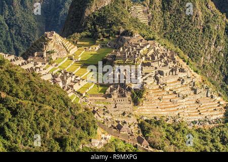 Vue de la cité inca perdue de Machu Picchu près de Cusco, Pérou. Le Machu Picchu est un sanctuaire historique et site du patrimoine mondial de l'UNESCO. Machu Banque D'Images