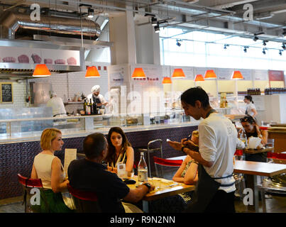 Un restaurant à Eataly à Rome. Banque D'Images