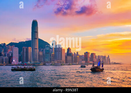 Junk Boat dans le Port Victoria de Hong Kong Banque D'Images