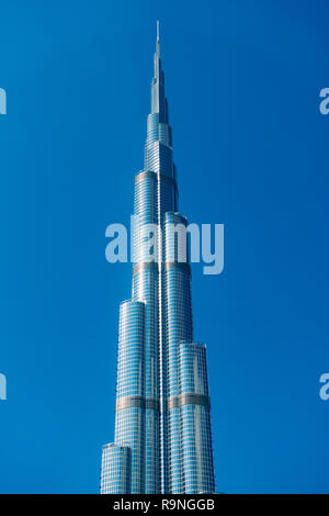 Détail de façade du gratte-ciel Burj Khalifa à Dubaï, Émirats arabes unis, ÉMIRATS ARABES UNIS Banque D'Images