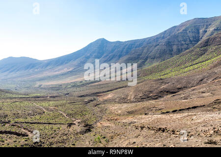 La randonnée sur la Péninsule de Jandia, Fuerteventura, Îles Canaries, Espagne. Dans ce domaine (montagnes du Massif de Jandia) divisé par les vallées profondes (barrancos). Fuerteve Banque D'Images