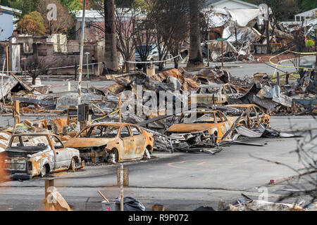 Scène de rue Brûlée - Ces images ont été capturées dans les quartiers près de Santa Rosa, Californie, où les feux de friches au début d'octobre 2017. Banque D'Images