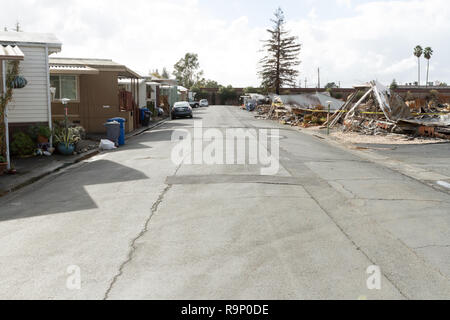 Ligne de destruction massive - Ces images ont été capturées dans les quartiers près de Santa Rosa, Californie, où les feux de friches au début d'octobre 2017. Banque D'Images