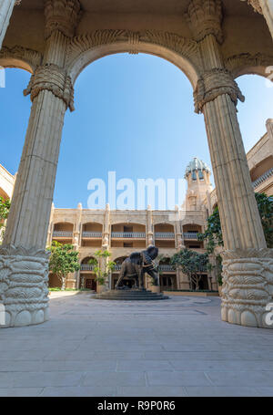 Statue de l'éléphant à Sun City ou Ville Perdue, grand centre de divertissement en Afrique du Sud comme Las Vegas en Amérique du Nord. Banque D'Images