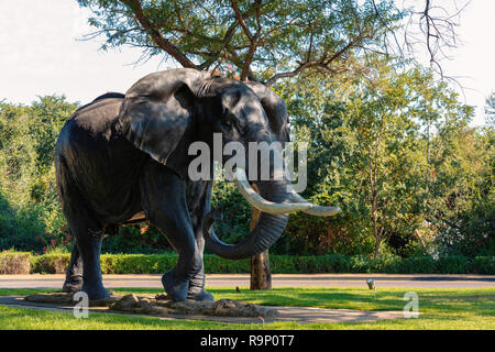 Statue de l'éléphant à Sun City ou Ville Perdue, grand centre de divertissement en Afrique du Sud comme Las Vegas en Amérique du Nord. Banque D'Images