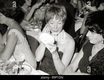 Shirley Maclaine, Anna Magnani, vers 1961 référence #  33635 Fichier 857THA Banque D'Images