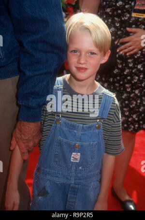 HOLLYWOOD, CA - le 19 juin : l'Acteur Mason Gamble assiste à la Warner Bros Pictures' 'Dennis La Menace' Premiere le 19 juin 1993 au Mann's Chinese Theatre à Hollywood, Californie. Photo de Barry King/Alamy Stock Photo Banque D'Images