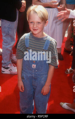 HOLLYWOOD, CA - le 19 juin : l'Acteur Mason Gamble assiste à la Warner Bros Pictures' 'Dennis La Menace' Premiere le 19 juin 1993 au Mann's Chinese Theatre à Hollywood, Californie. Photo de Barry King/Alamy Stock Photo Banque D'Images