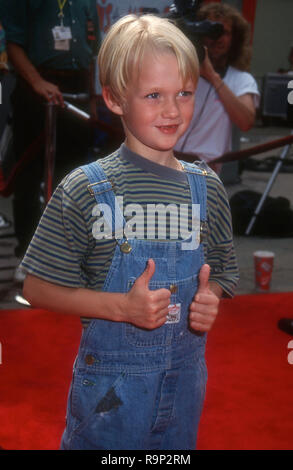 HOLLYWOOD, CA - le 19 juin : l'Acteur Mason Gamble assiste à la Warner Bros Pictures' 'Dennis La Menace' Premiere le 19 juin 1993 au Mann's Chinese Theatre à Hollywood, Californie. Photo de Barry King/Alamy Stock Photo Banque D'Images
