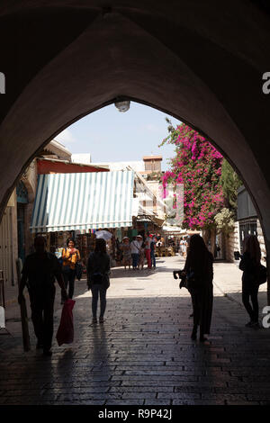 St Muristan les voies à travers Jérusalem Vieille Ville en quartier chrétien en Israël Banque D'Images