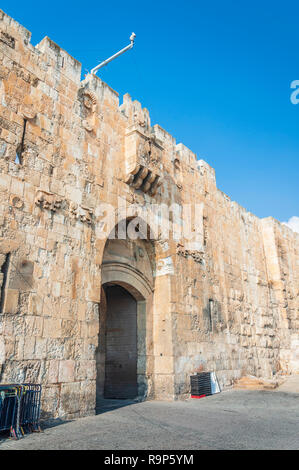 La Porte des Lions est le point de départ de la Via Dolorosa, la dernière marche de Jésus de la prison à la crucifixion. Banque D'Images