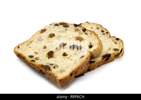 Deux tranches de pain aux fruits fraîchement posé à plat sur un fond blanc Banque D'Images