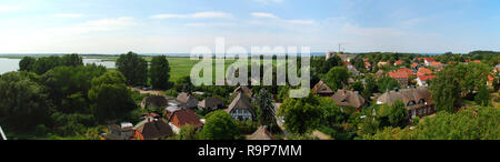 Vue aérienne de Wustrow, une ville à Fischland, Allemagne. Wustrow est une municipalité à côte de la mer Baltique dans Mecklenburg-Vorpommern, Allemagne, Fischland Banque D'Images