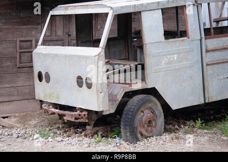 Van rompu dans Madongo Village, Sagada, Mountain Province, Luzon, Philippines, Asie du Sud, Asie Banque D'Images