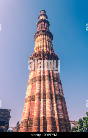 Qutub Minar, le plus grand pilier de brique à New Delhi, Inde Banque D'Images